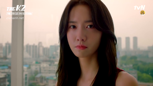 Yoon Ah đẹp hoang dại đến ám ảnh với đôi chân trần trong loạt ảnh mới của 'The K2'